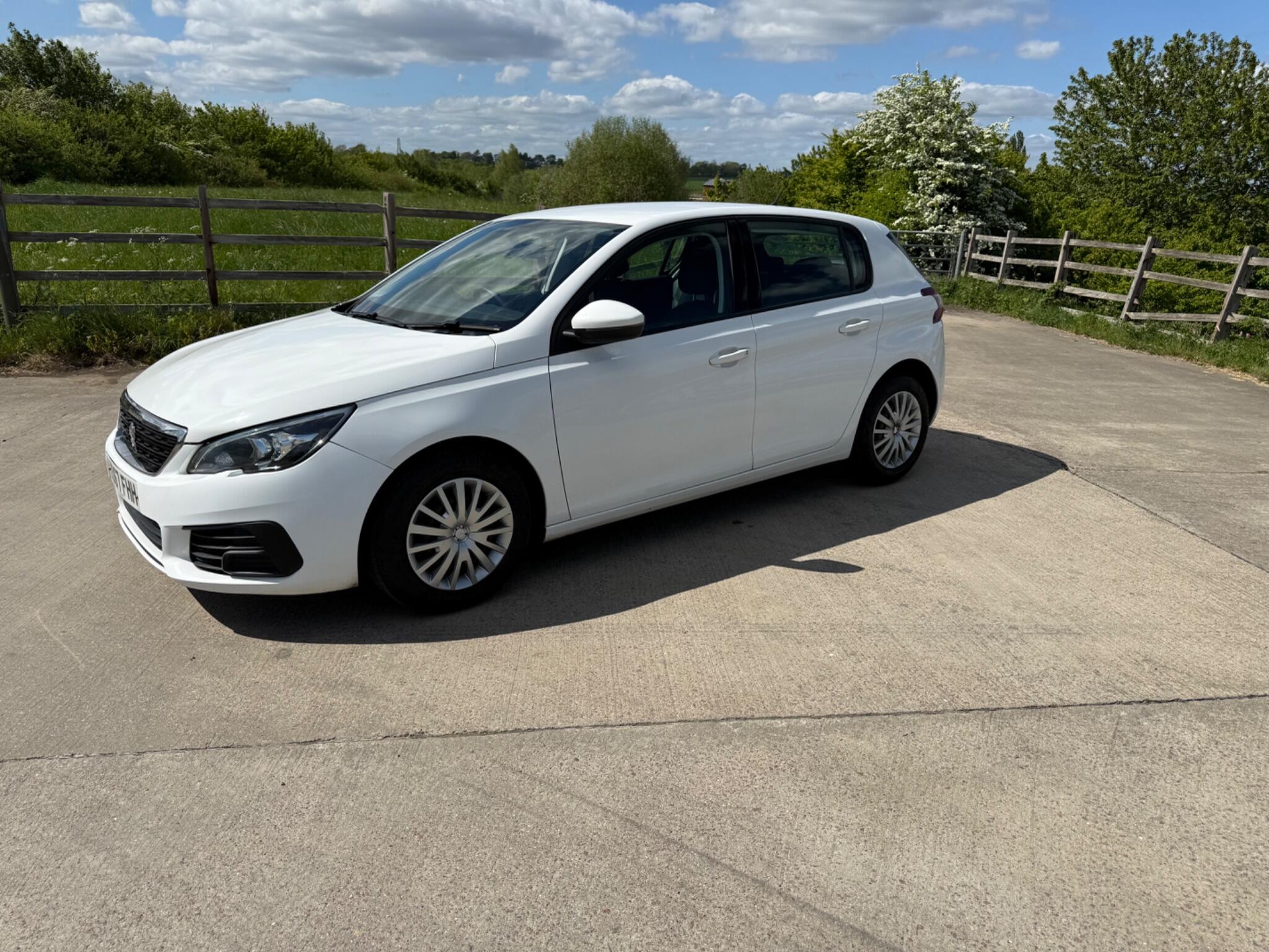 Peugeot 308 1.2 PureTech Access Euro 6 (s/s) 5dr — photo 59 of 100